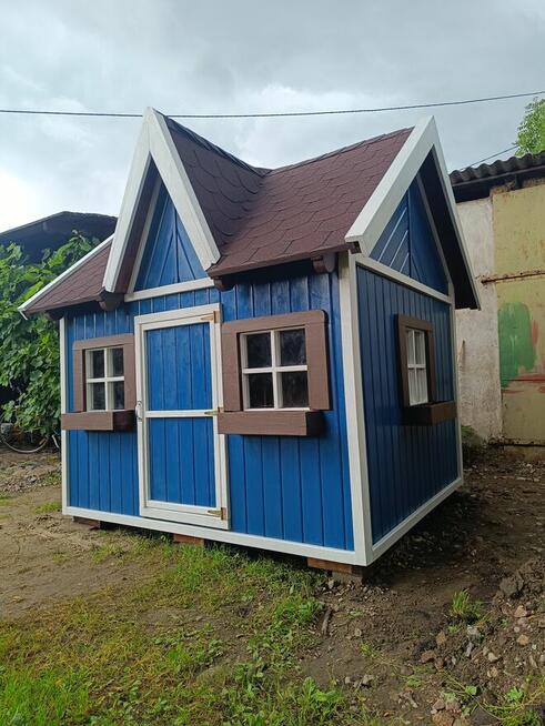 Duży domek ogrodowy dla dzieci, styl skandynawski - trwałość