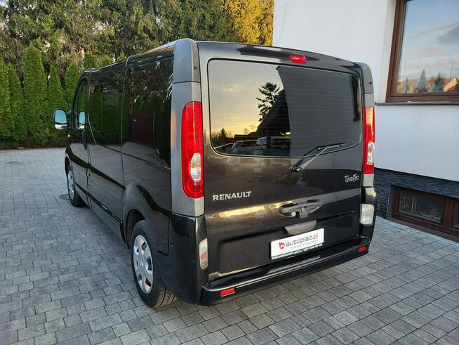 Renault Trafic ** Passanger ** Expression ** Nawiewy Górne **