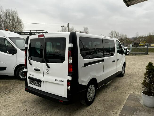 Opel Vivaro l2h1 9 osobowy