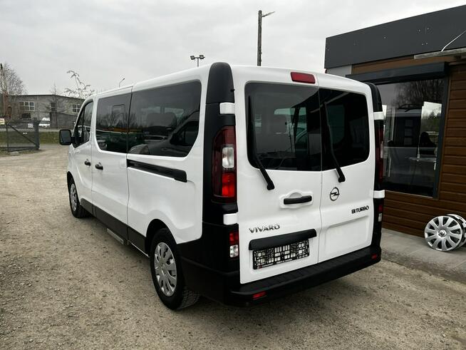 Opel Vivaro l2h1 9 osobowy
