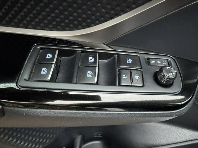 Toyota C-HR 1,8i benzyna hybryda executive