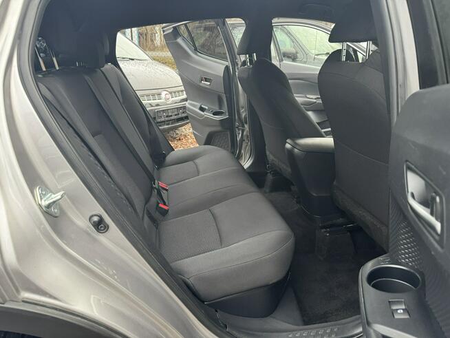 Toyota C-HR 1,8i benzyna hybryda executive