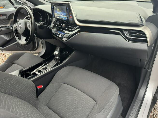 Toyota C-HR 1,8i benzyna hybryda executive