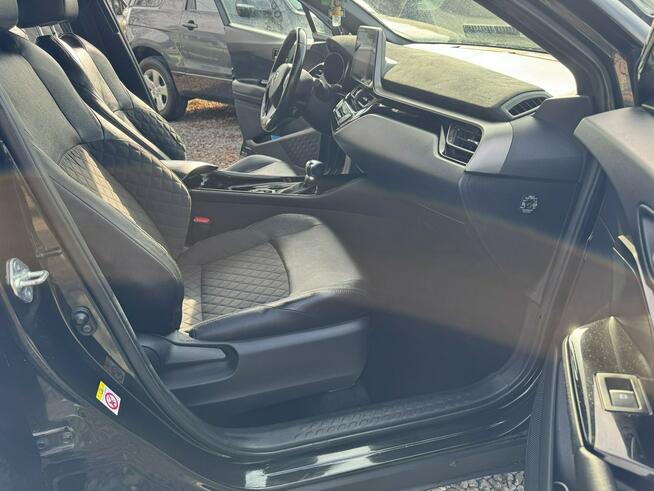 Toyota C-HR 1,8 selection skóra full LED hybryda m