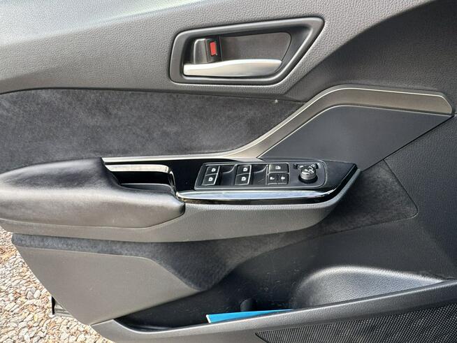 Toyota C-HR 1,8 selection skóra full LED hybryda m