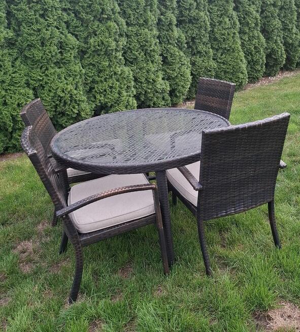 Stół z 4 krzeslami