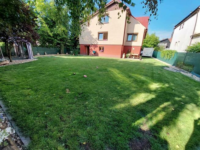 dom położony w cichej i spokojnej okolicy