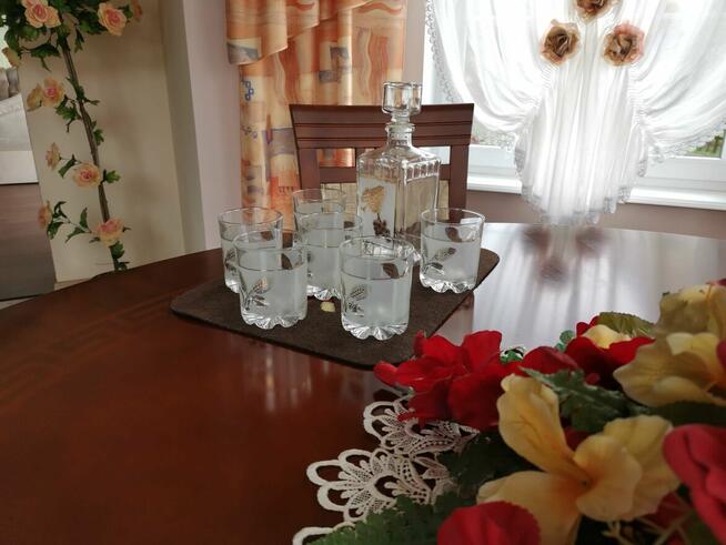 karafka i szklanki do whisky