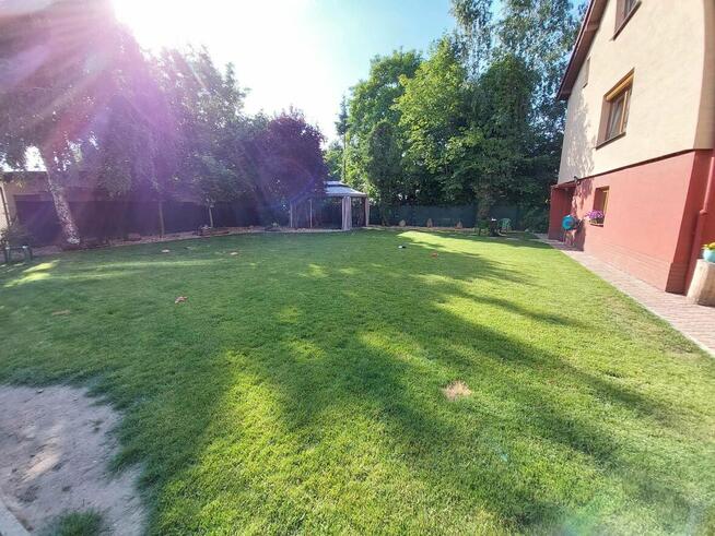 dom położony w cichej i spokojnej okolicy