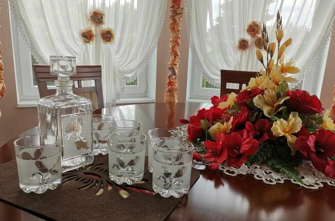 karafka i szklanki do whisky