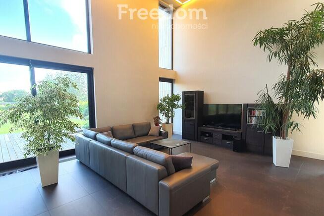 Elegancka i nowoczesna rezydencja w Stoku Lackim