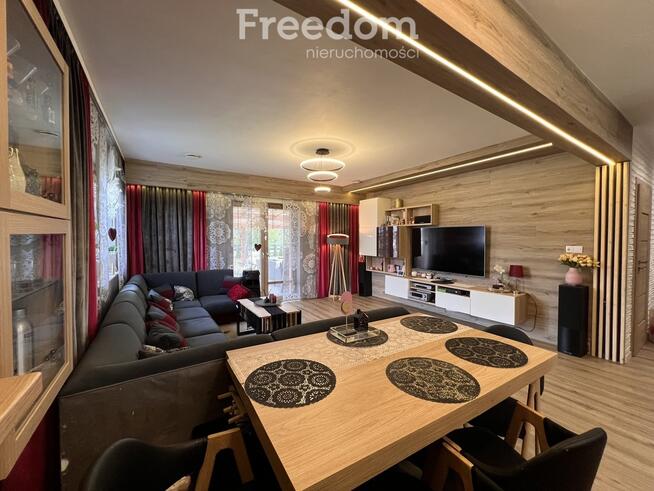 Piękny nowoczesny dom fotwoltaika pompa ciepła