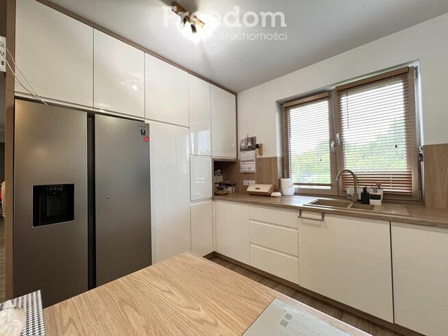 Piękny nowoczesny dom fotwoltaika pompa ciepła