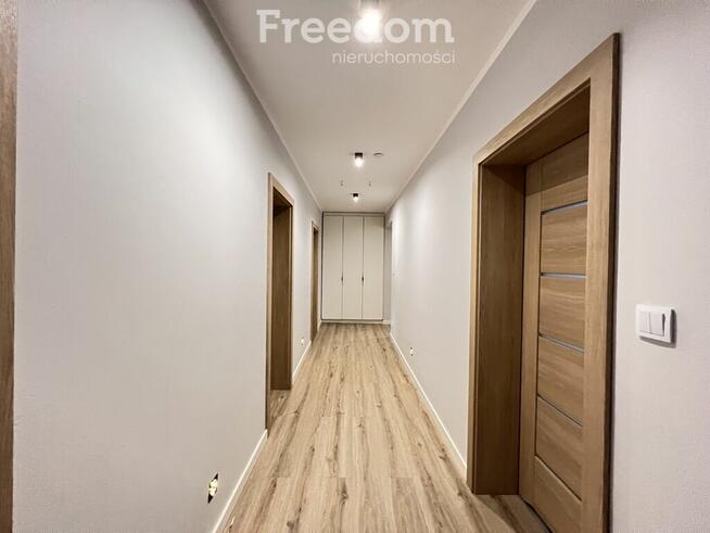 Piękny nowoczesny dom fotwoltaika pompa ciepła