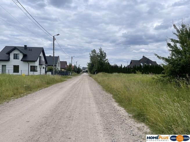 Działka budowlana 930 m² - blisko Warszawy.