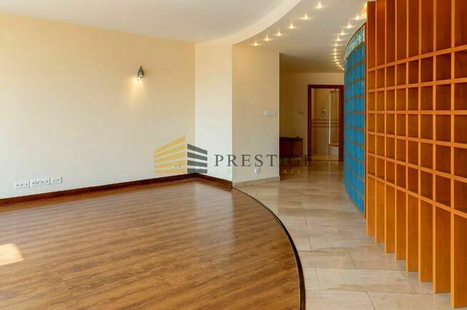 ** Apartament w budynku z basenem i fitness**