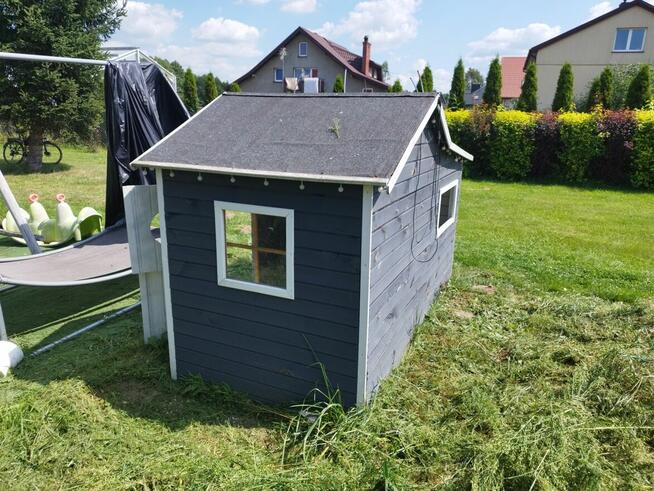 Drewniany domek dla dzieci