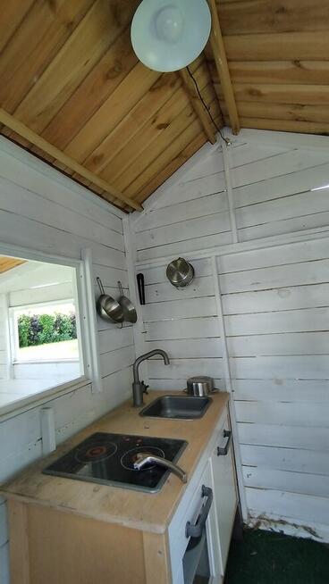 Drewniany domek dla dzieci