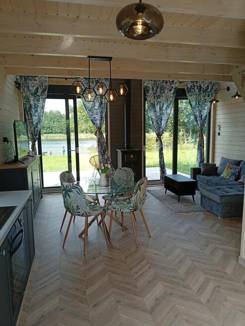 Dom nad jeziorem z linią brzegową prywatny pomost plaża 10a