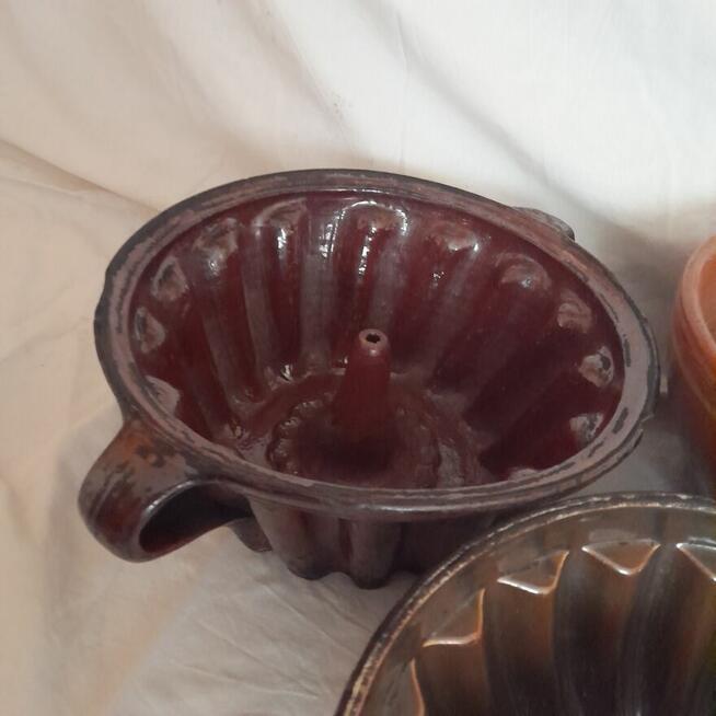 Naczynia z kamionki formy do pieczenia babek.