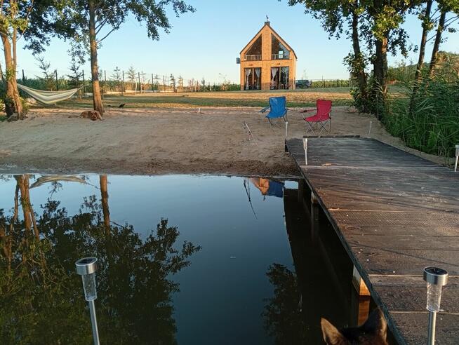 Dom nad jeziorem z linią brzegową prywatny pomost plaża 10a