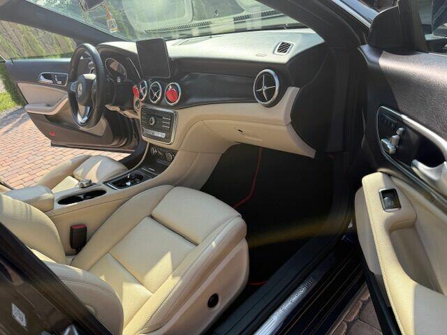 Mercedes CLA 250 at IAA benzyna 2.0