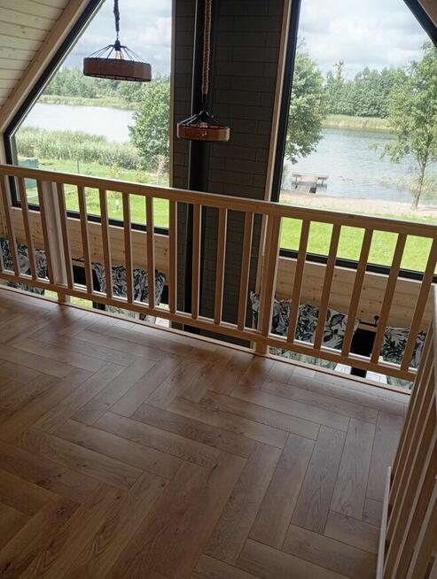 Dom nad jeziorem z linią brzegową prywatny pomost plaża 10a