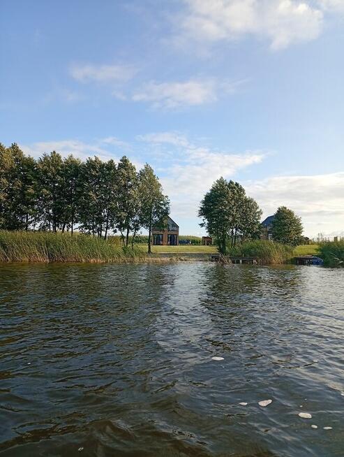 Dom nad jeziorem z linią brzegową prywatny pomost plaża 10a