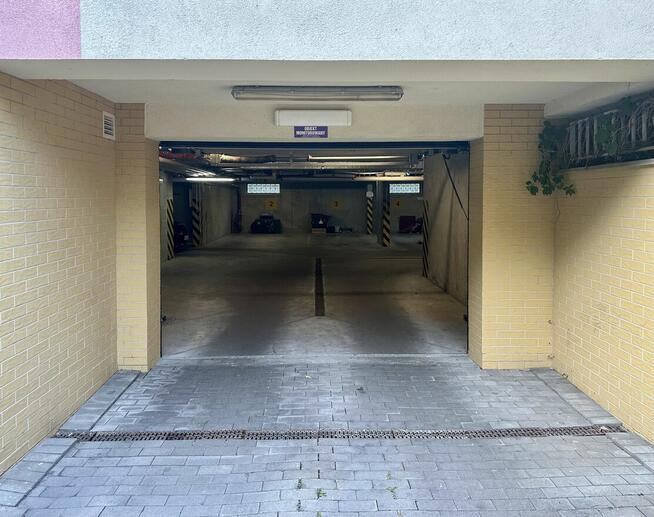 Do wynajęcia 1 lub 2 miejsca obok siebie – garaż podziemny