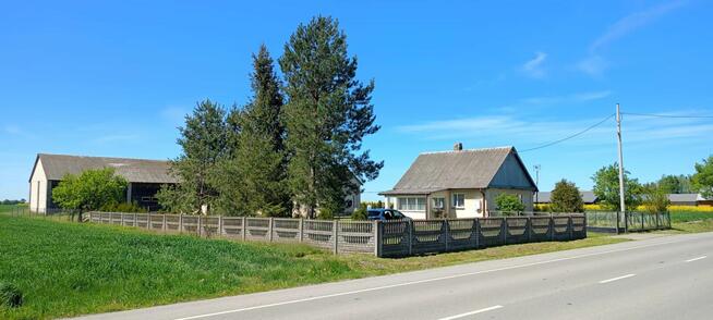 Działka z domem i budynkami gospodarczymi