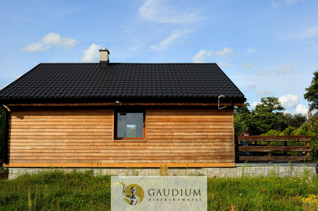 Dom nad jeziorem z dużą działką