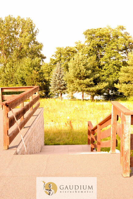 Dom nad jeziorem z dużą działką