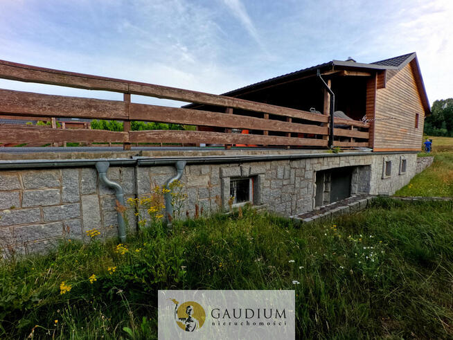 Dom nad jeziorem z dużą działką