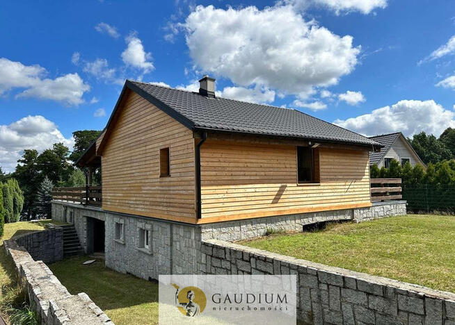 Dom nad jeziorem z dużą działką