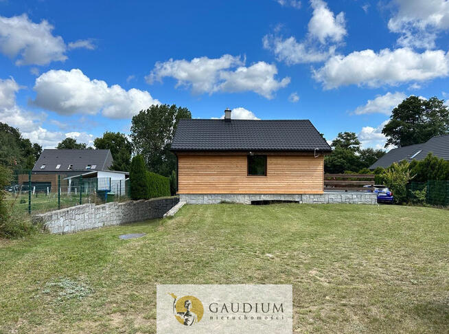 Dom nad jeziorem z dużą działką