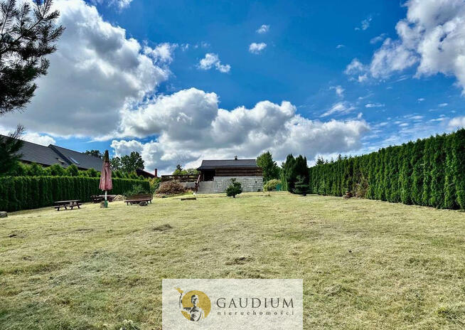 Dom nad jeziorem z dużą działką