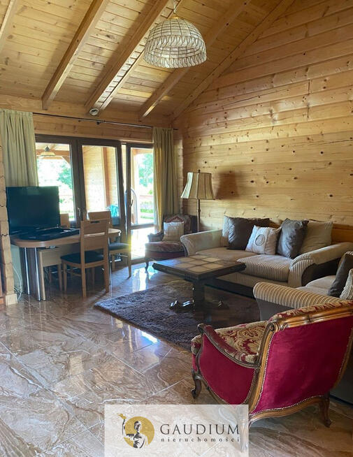 Dom nad jeziorem z dużą działką