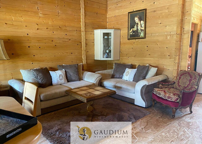 Dom nad jeziorem z dużą działką