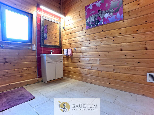 Dom nad jeziorem z dużą działką