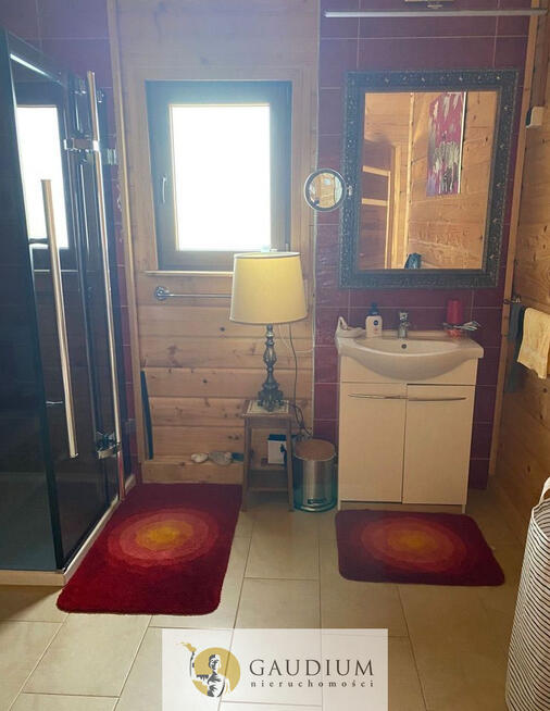 Dom nad jeziorem z dużą działką