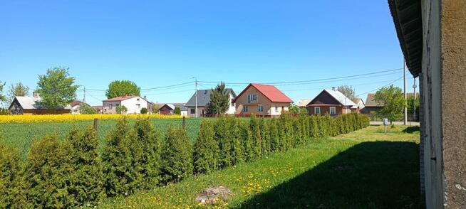 Działka z domem i budynkami gospodarczymi