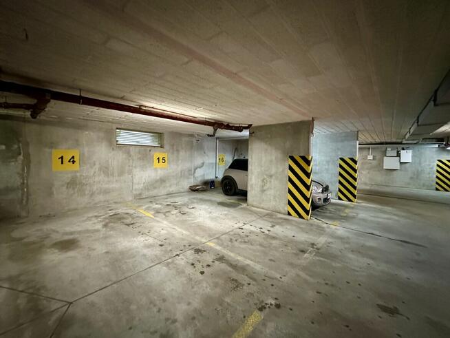 Do wynajęcia 1 lub 2 miejsca obok siebie – garaż podziemny