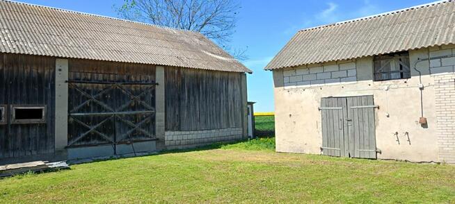Działka z domem i budynkami gospodarczymi