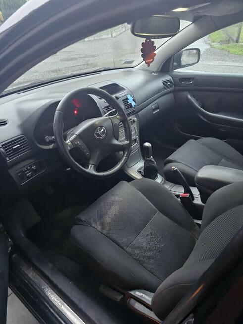 Sprzedam toyota avensis stan bardzo dobry jak na swoje lata