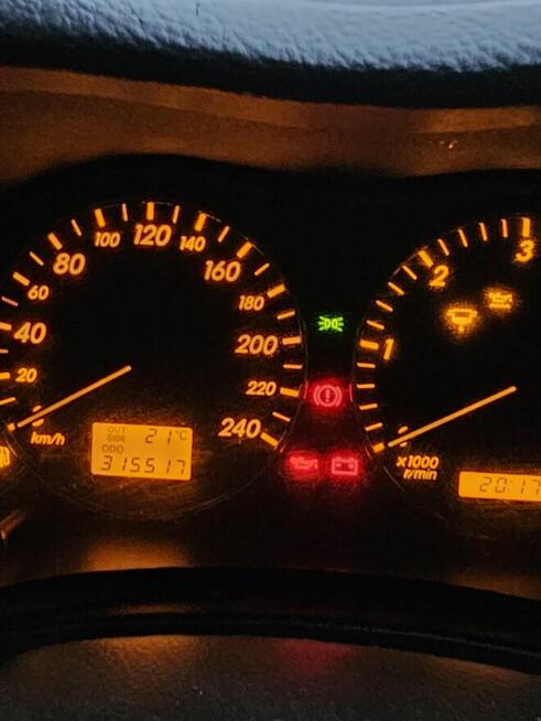 Sprzedam toyota avensis stan bardzo dobry jak na swoje lata