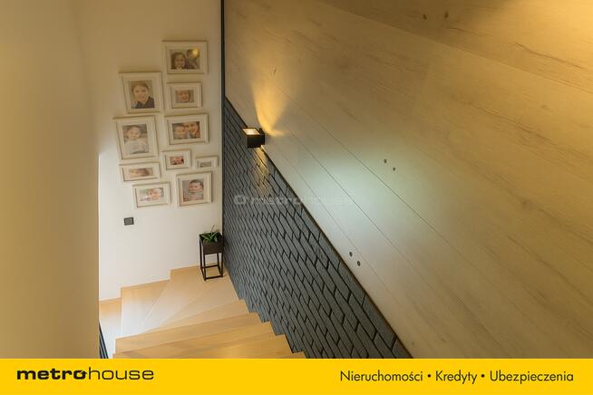 Przepiękny segment z ogródkiem i 2 msc. parking.