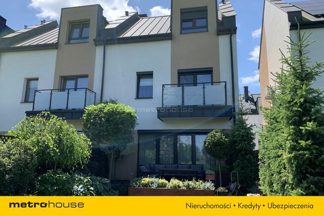 Przepiękny segment z ogródkiem i 2 msc. parking.