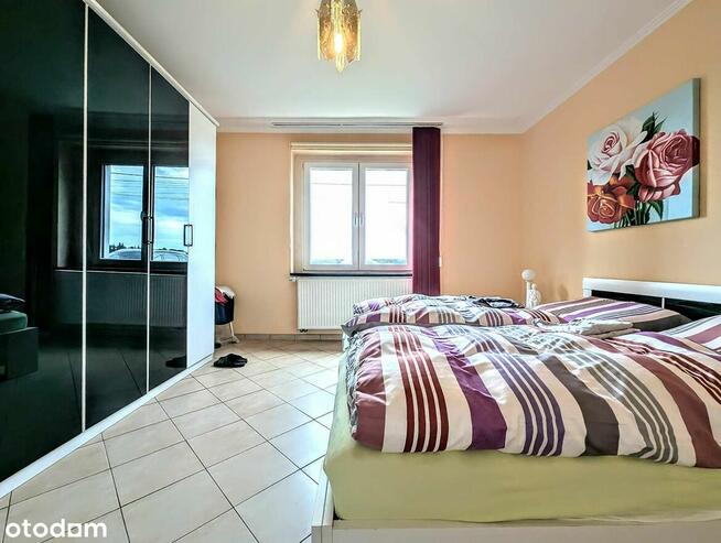 Dom do zamieszkania z ogrodem i garażem pod miastem.