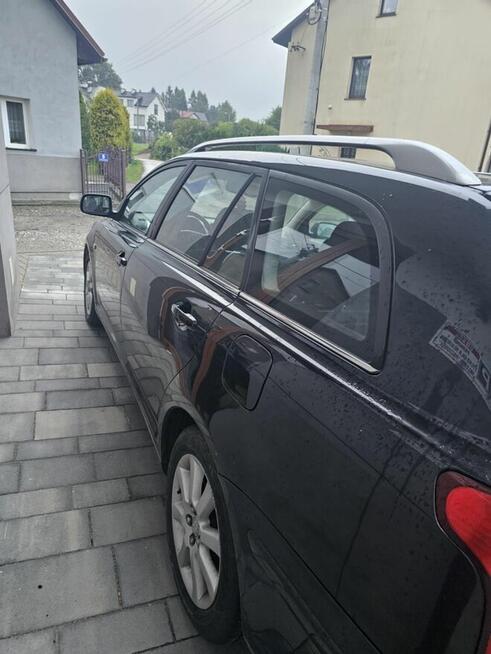 Sprzedam toyota avensis stan bardzo dobry jak na swoje lata