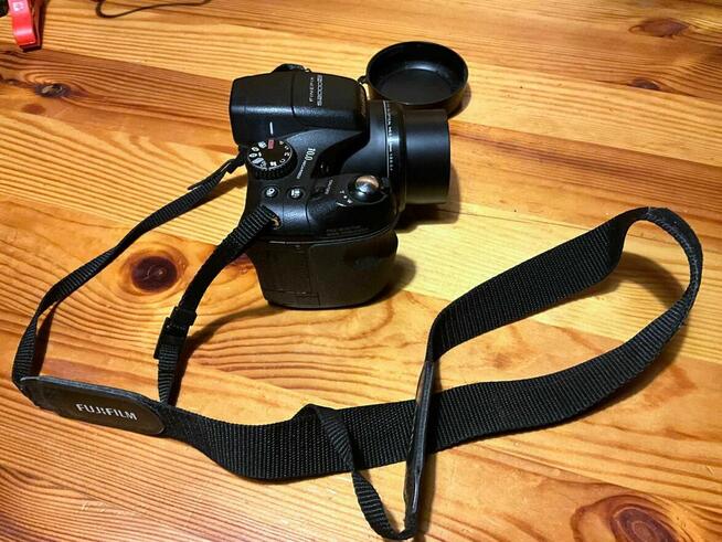 FujiFilm S2000HD - fajny bezlusterkowiec. Okazja